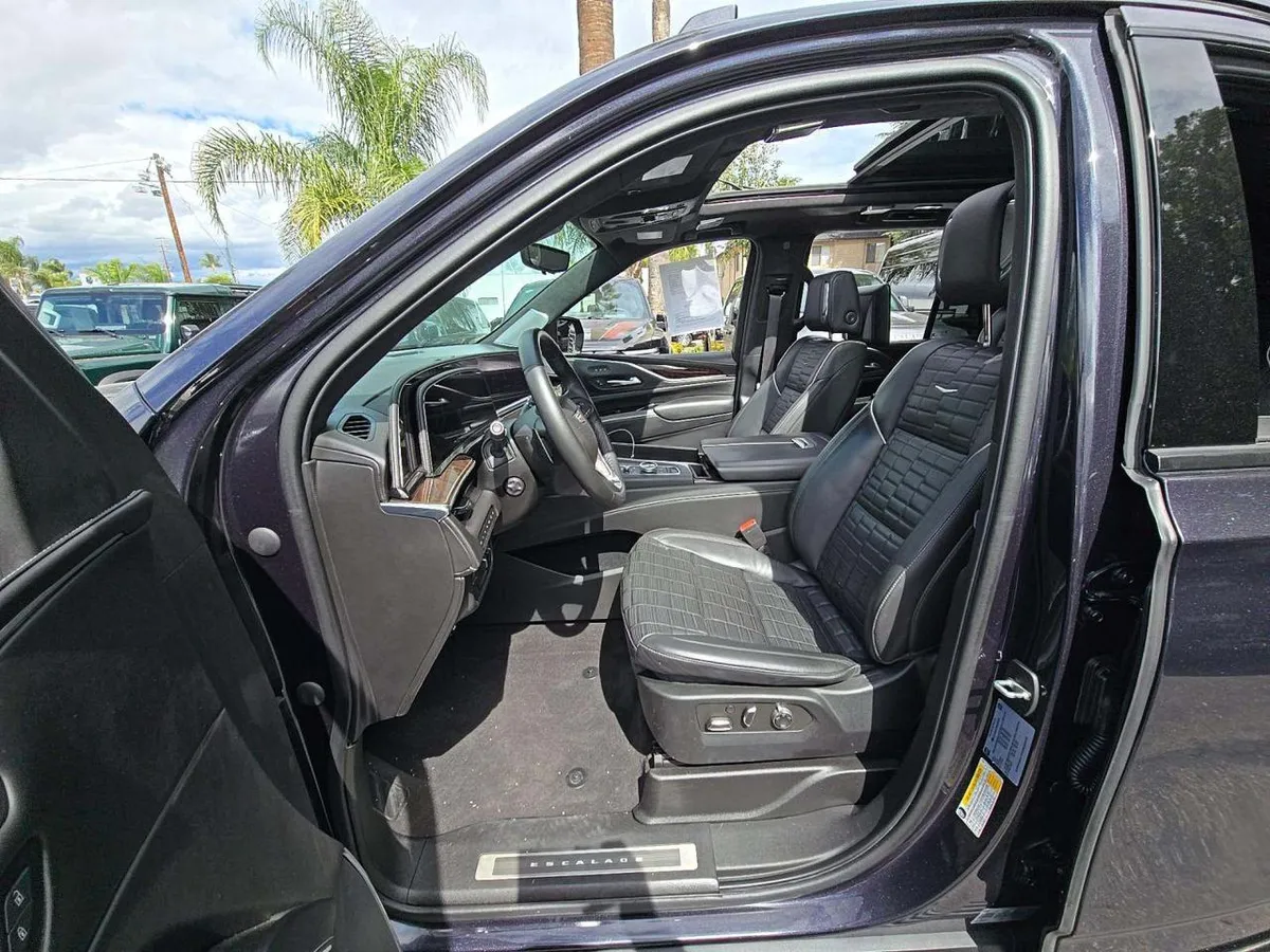 CADILLAC ESCALADE МОЩНЫЙ 2022