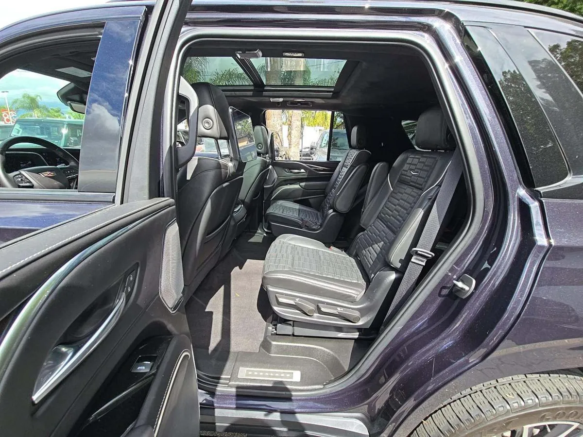 CADILLAC ESCALADE МОЩНЫЙ 2022