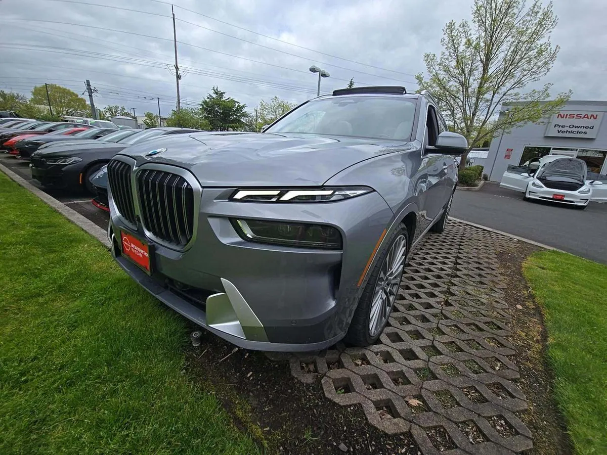 BMW X7 SPORTS ACTIVITY VEHICLE 2023