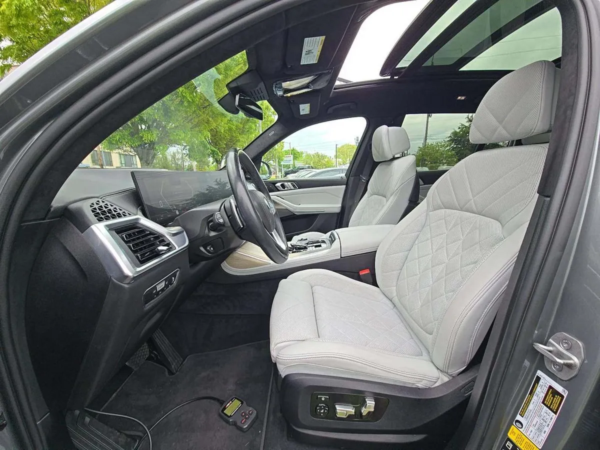 BMW X7 SPORTS ACTIVITY VEHICLE 2023