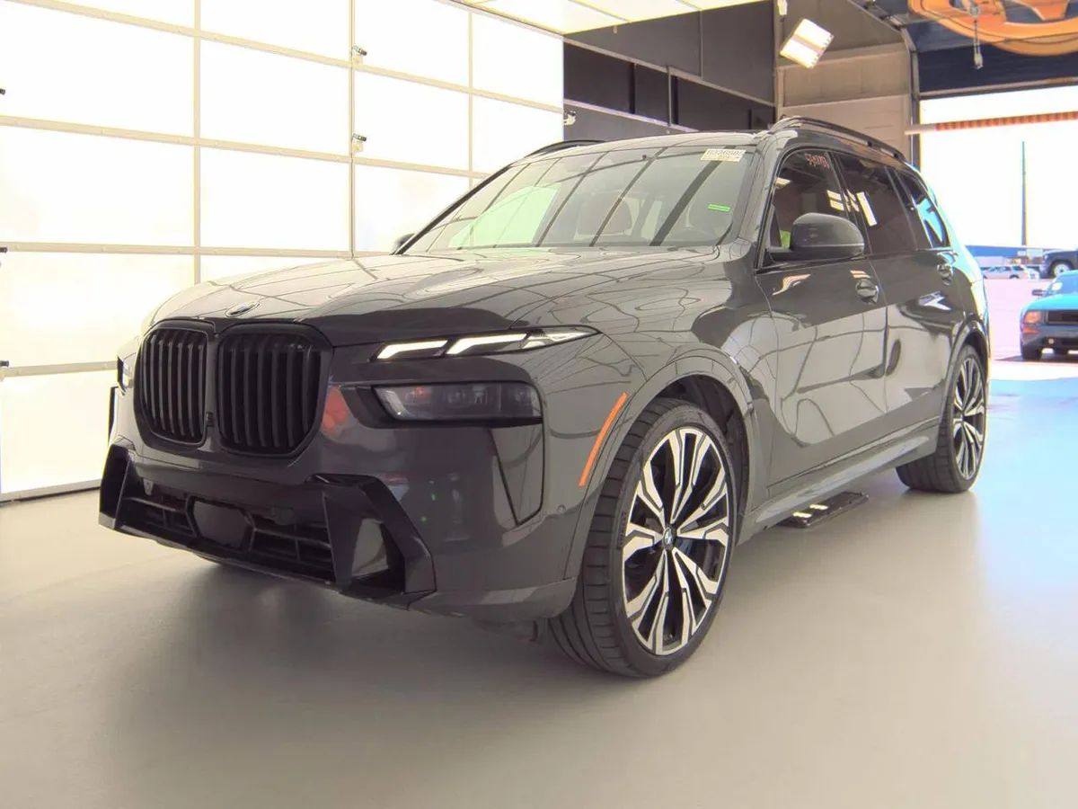 BMW X7 SPORTS ACTIVITY VEHICLE 2023