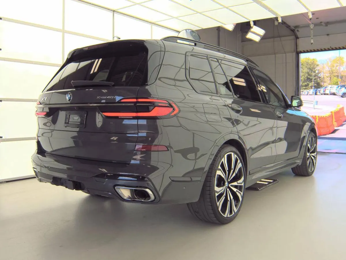BMW X7 SPORTS ACTIVITY VEHICLE 2023