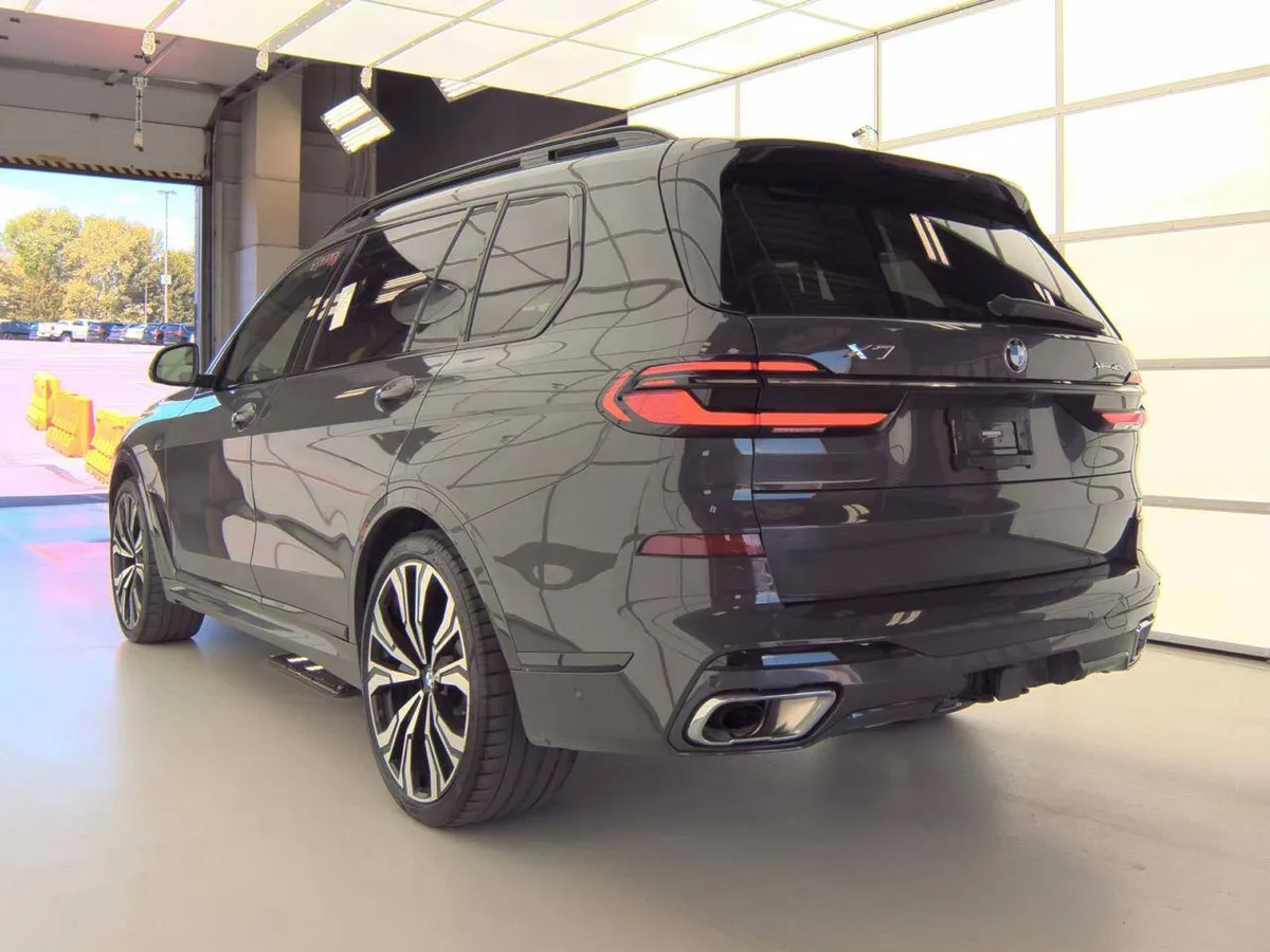 BMW X7 SPORTS ACTIVITY VEHICLE 2023