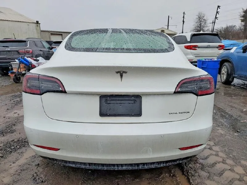 TESLA MODEL 3 2022