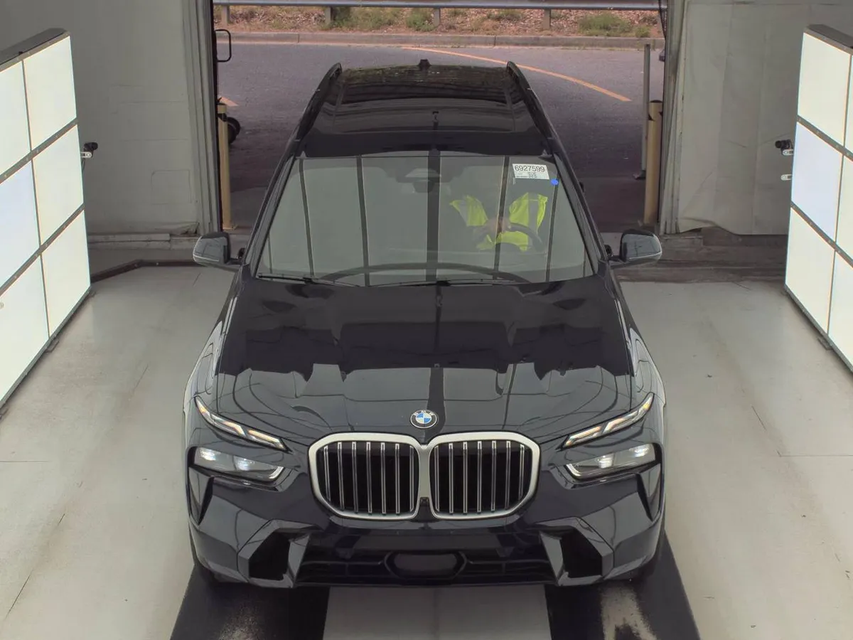 BMW X7 SPORTS ACTIVITY VEHICLE 2023
