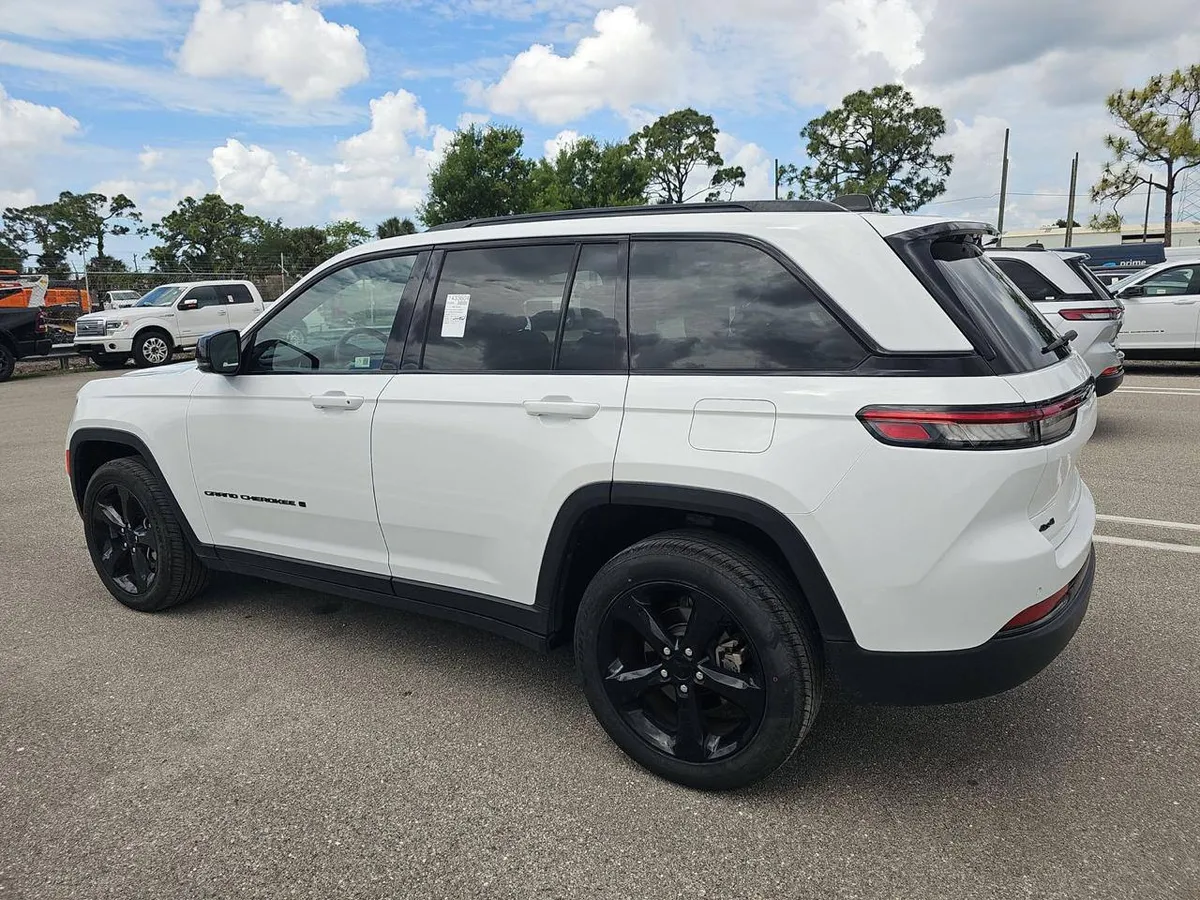 JEEP GRAND CHEROKEE ALTITUDE 2023