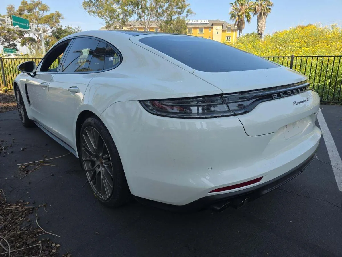 PORSCHE PANAMERA 4 PLATINUM EDITION 2023