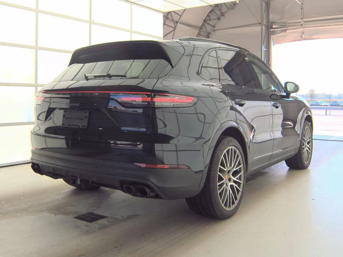 PORSCHE CAYENNE PLATINUM EDITION 2022