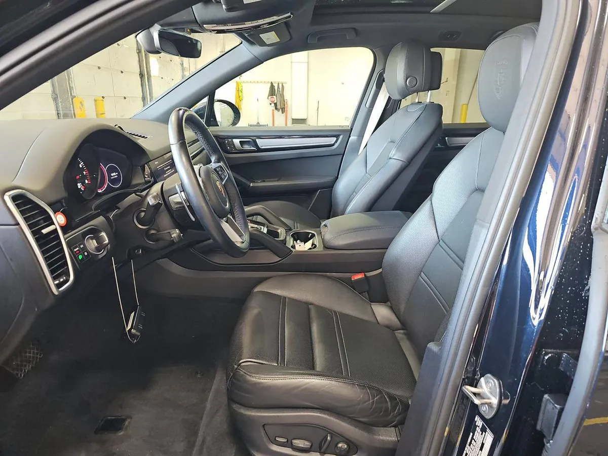 PORSCHE CAYENNE PLATINUM EDITION 2022