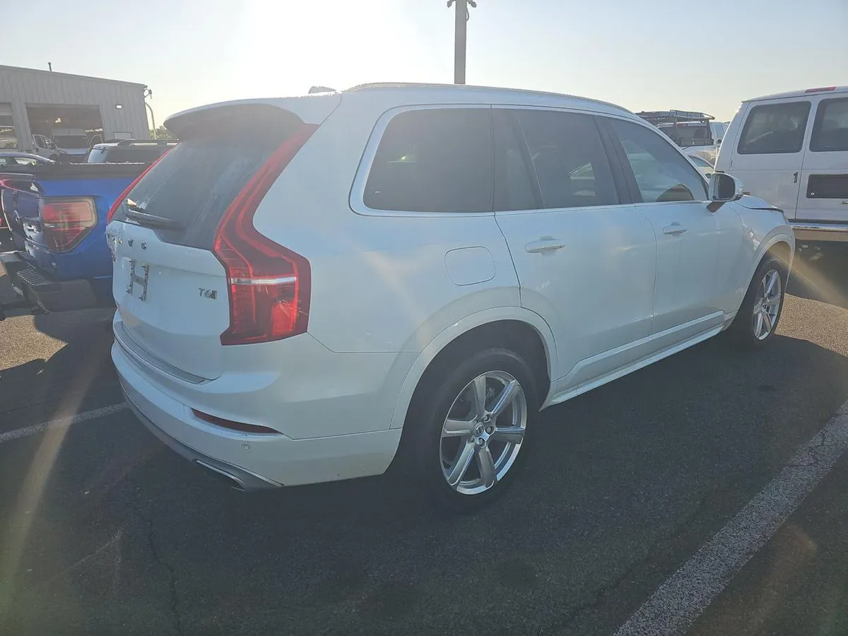 VOLVO XC90 T6 MOMENTUM 7-PASSENGER 2019