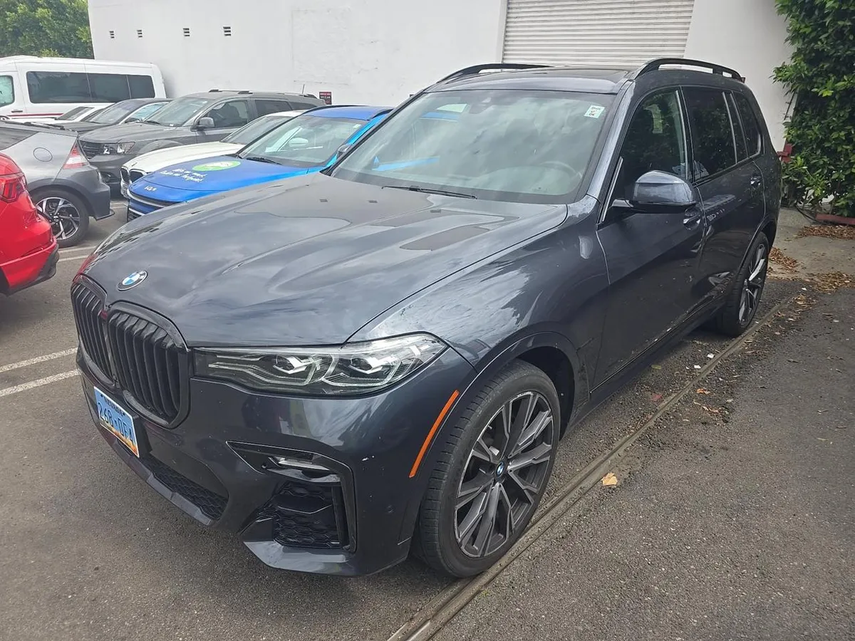 BMW X7 SPORTS ACTIVITY VEHICLE 2021