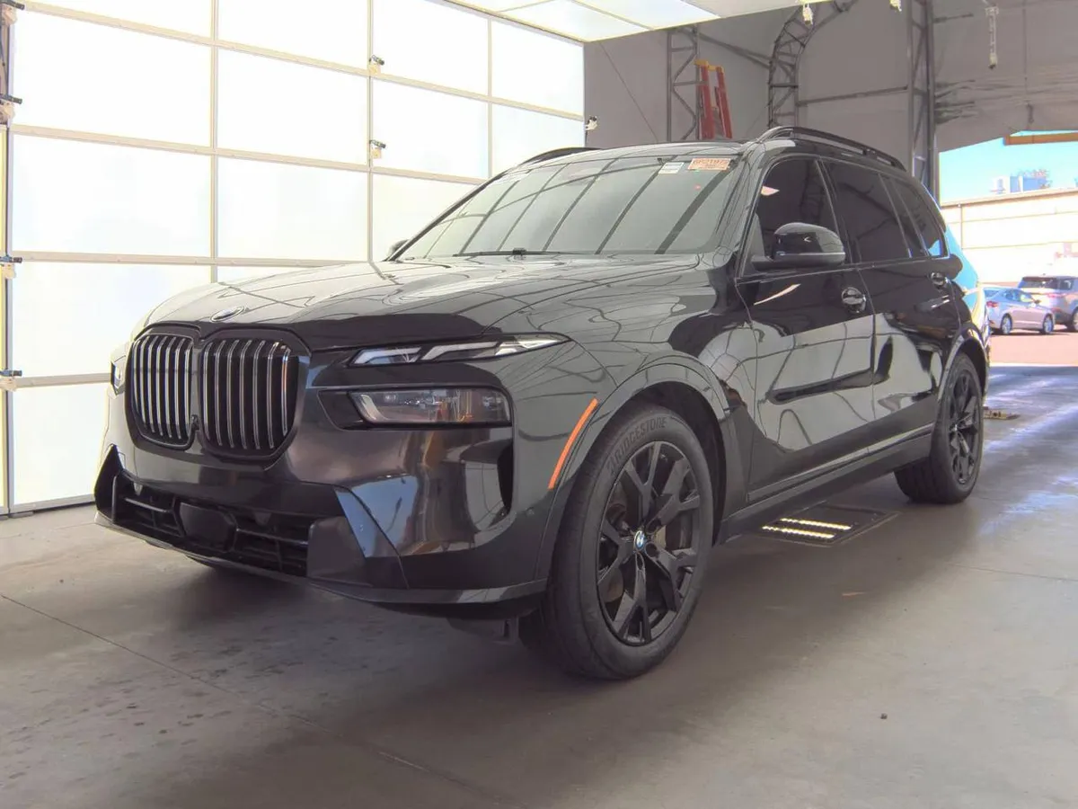 BMW X7 SPORTS ACTIVITY VEHICLE 2023