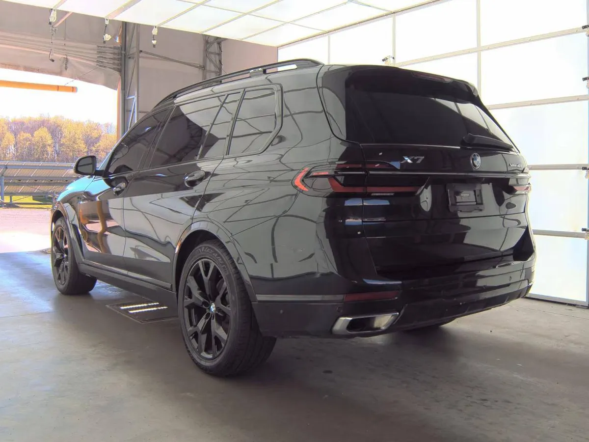 BMW X7 SPORTS ACTIVITY VEHICLE 2023