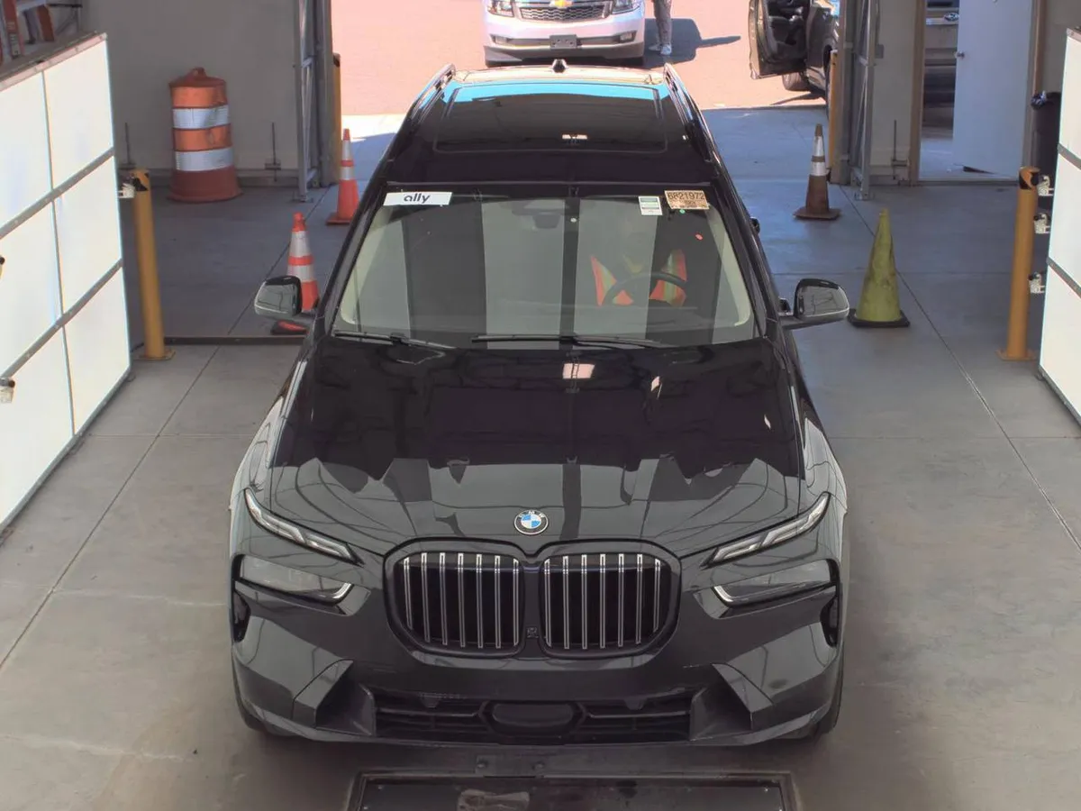BMW X7 SPORTS ACTIVITY VEHICLE 2023
