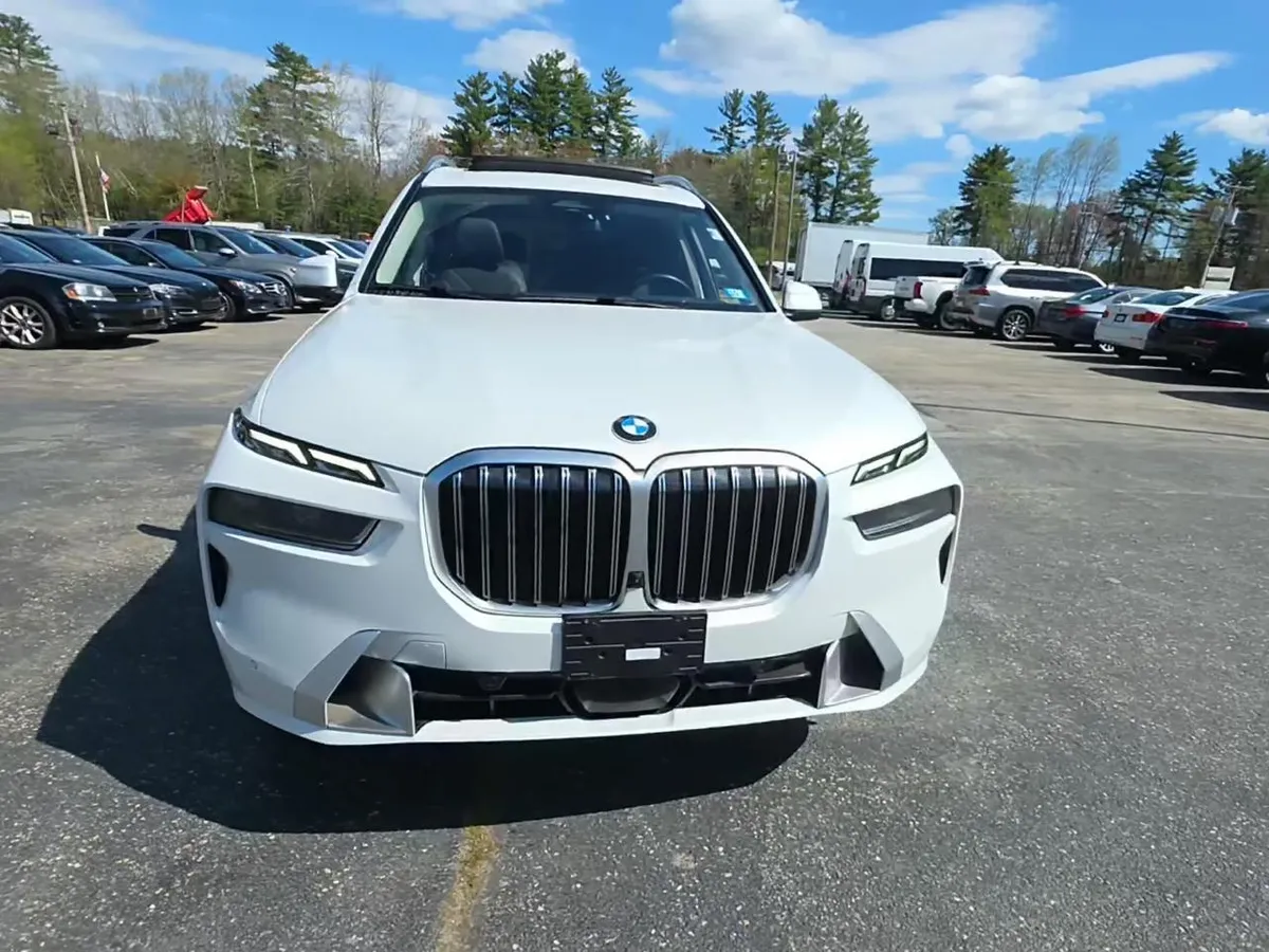 BMW X7 SPORTS ACTIVITY VEHICLE 2023