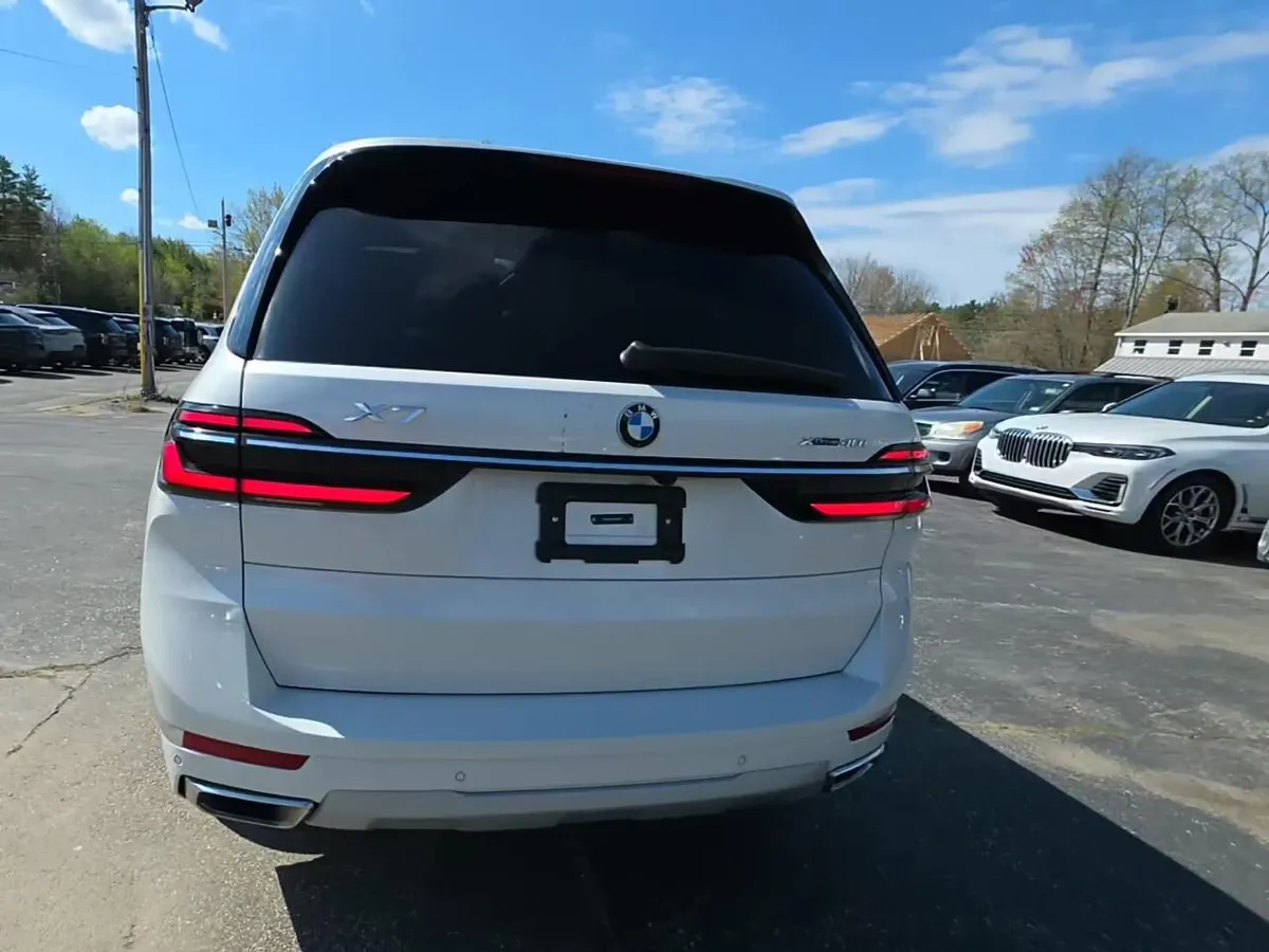 BMW X7 SPORTS ACTIVITY VEHICLE 2023