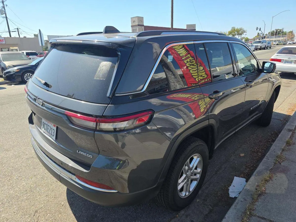 JEEP GRAND CHEROKEE LAREDO 2022