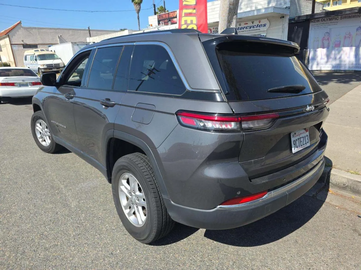 JEEP GRAND CHEROKEE LAREDO 2022
