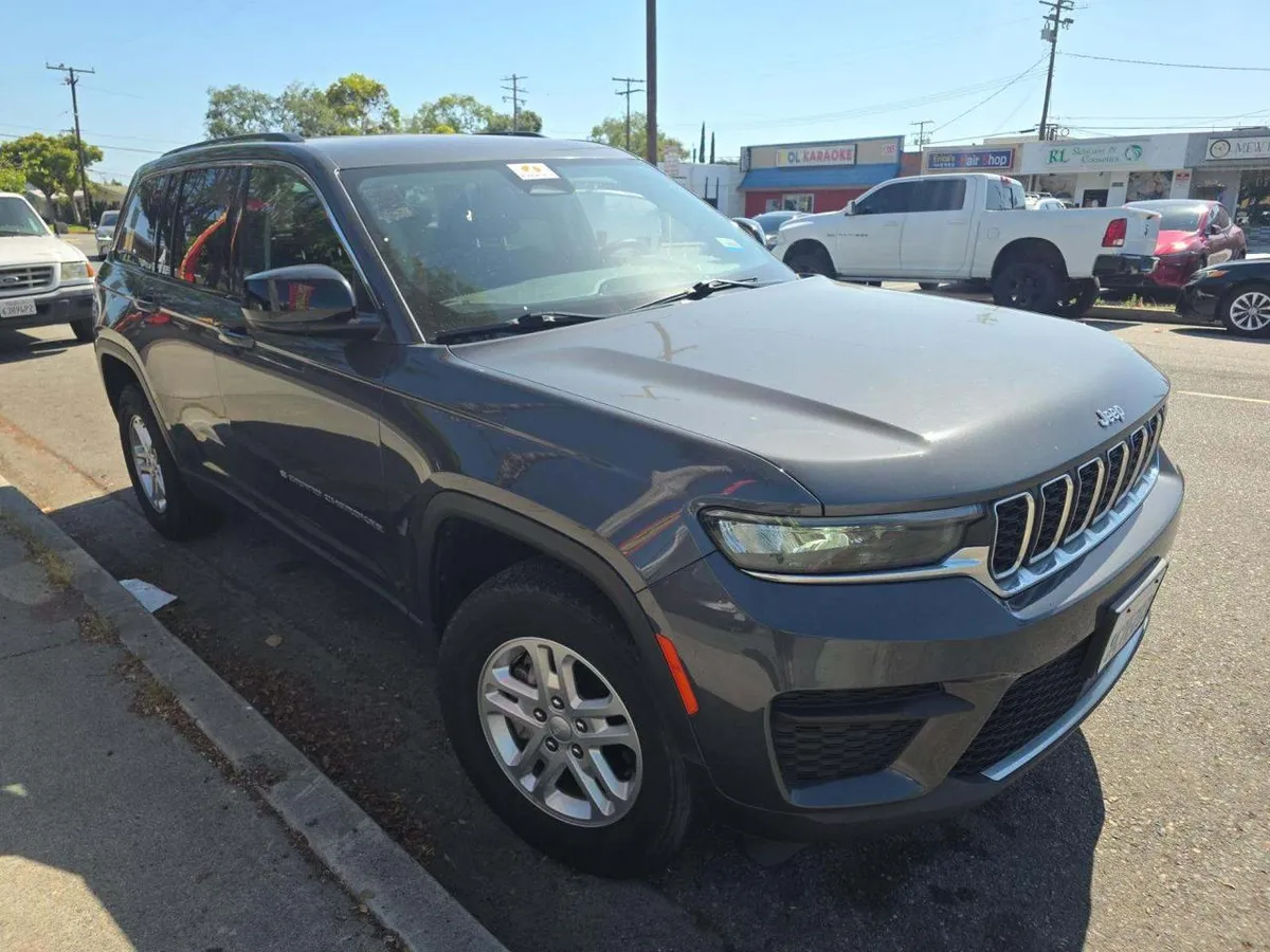 JEEP GRAND CHEROKEE LAREDO 2022