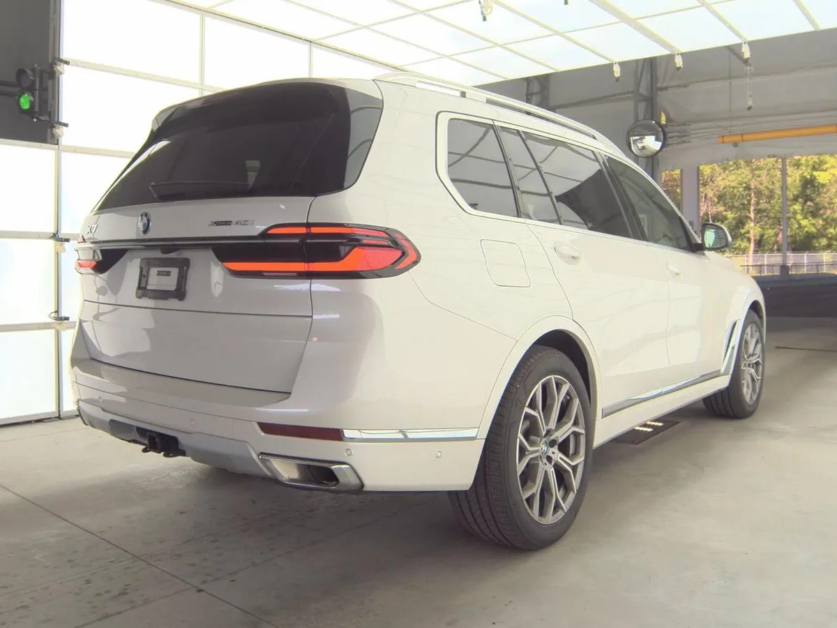 BMW X7 SPORTS ACTIVITY VEHICLE 2023