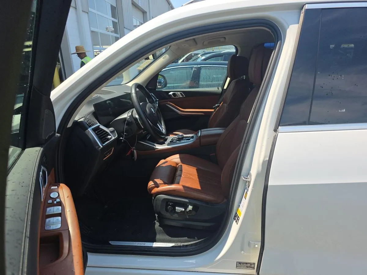 BMW X7 SPORTS ACTIVITY VEHICLE 2023