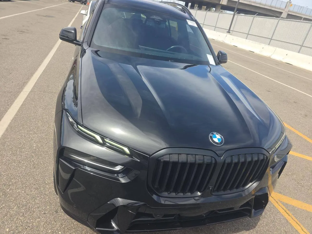 BMW X7 SPORTS ACTIVITY VEHICLE 2023