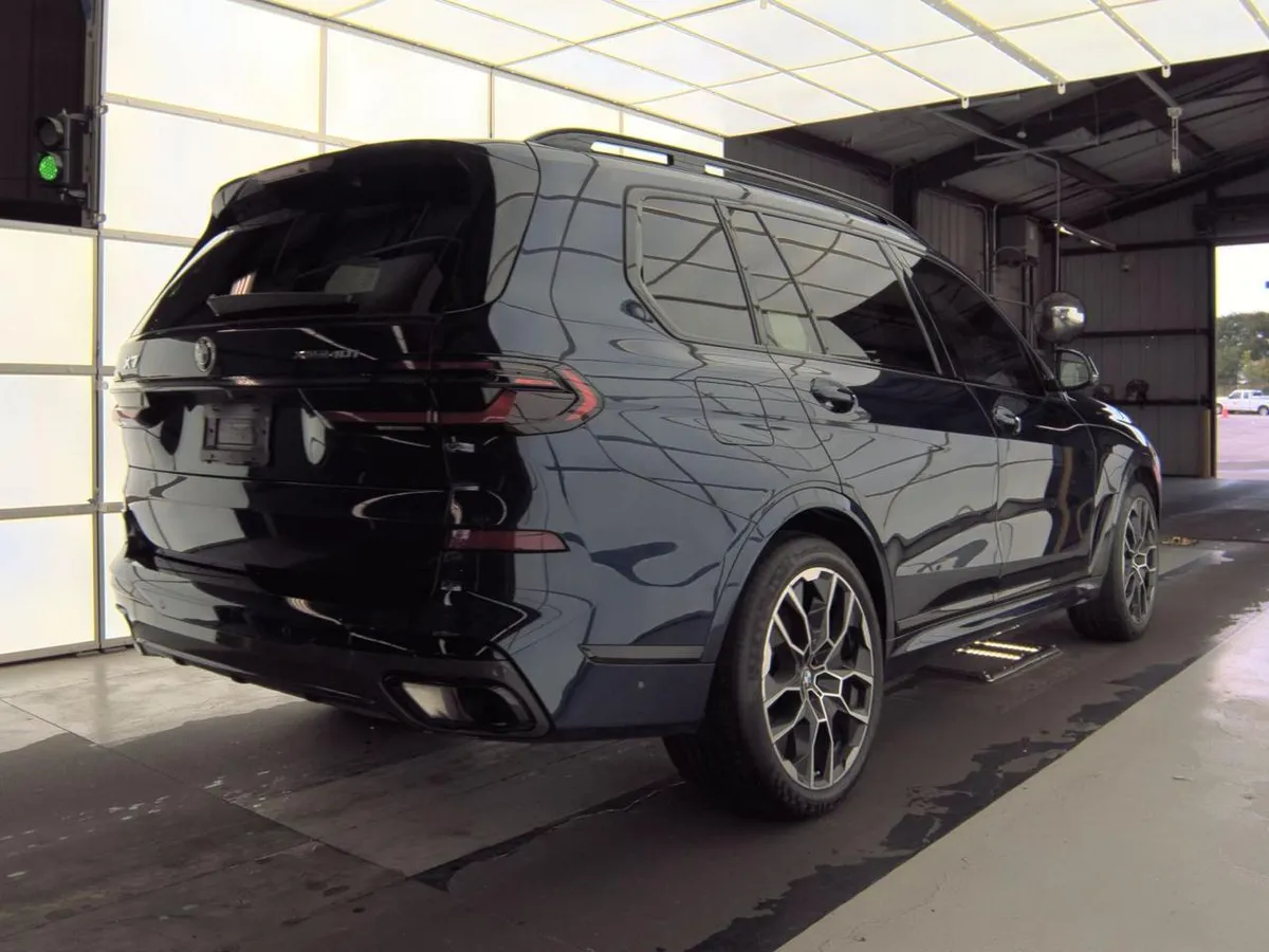 BMW X7 SPORTS ACTIVITY VEHICLE 2024