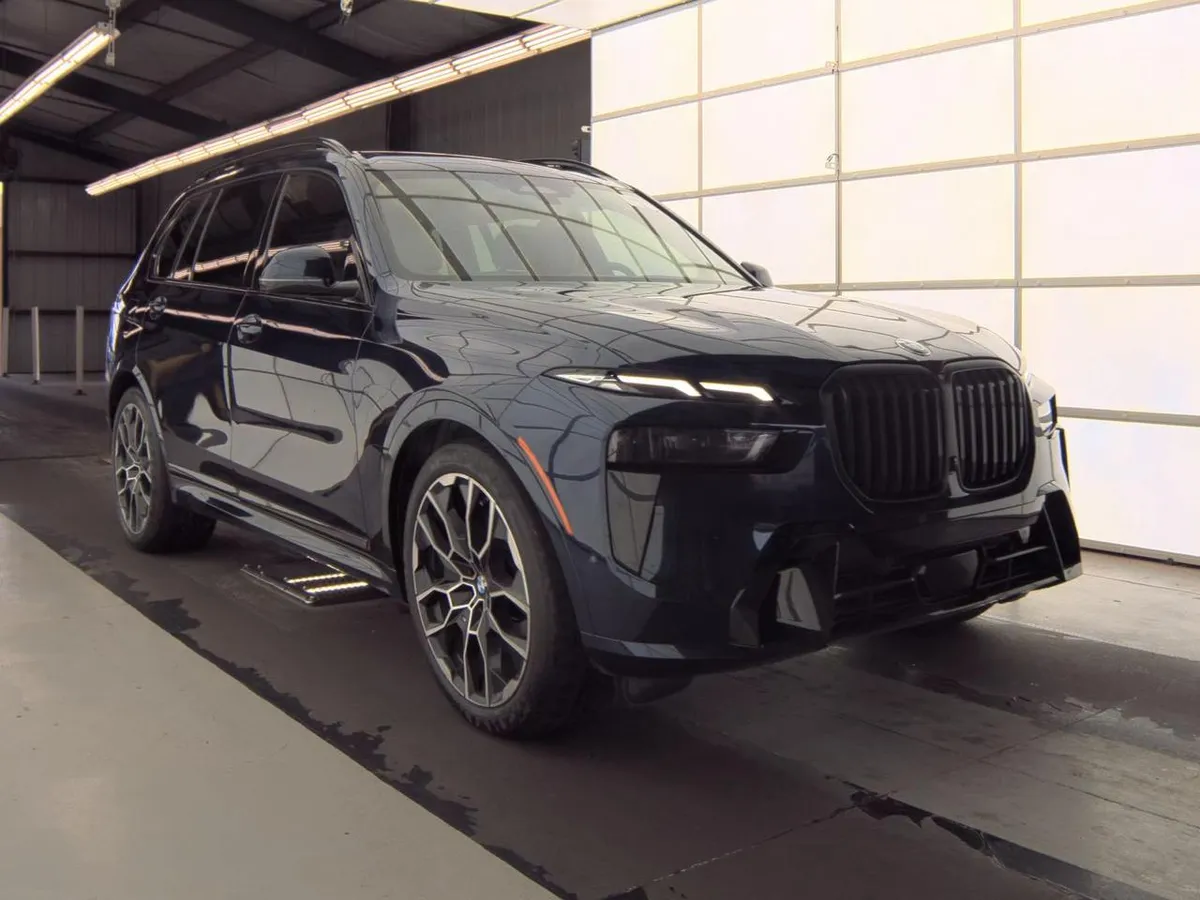 BMW X7 SPORTS ACTIVITY VEHICLE 2024