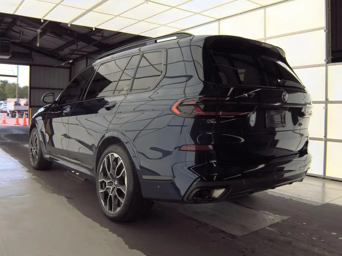 BMW X7 SPORTS ACTIVITY VEHICLE 2024