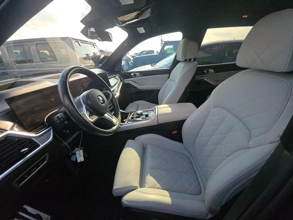 BMW X7 SPORTS ACTIVITY VEHICLE 2024