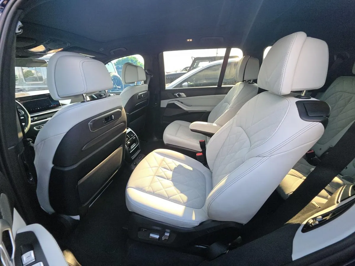 BMW X7 SPORTS ACTIVITY VEHICLE 2024