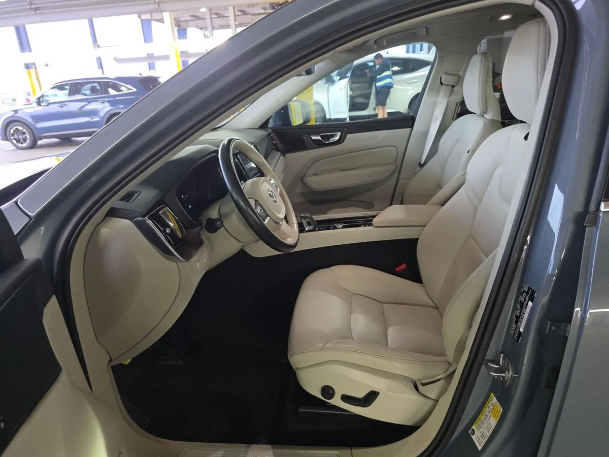 VOLVO XC60 B5 MOMENTUM 2022