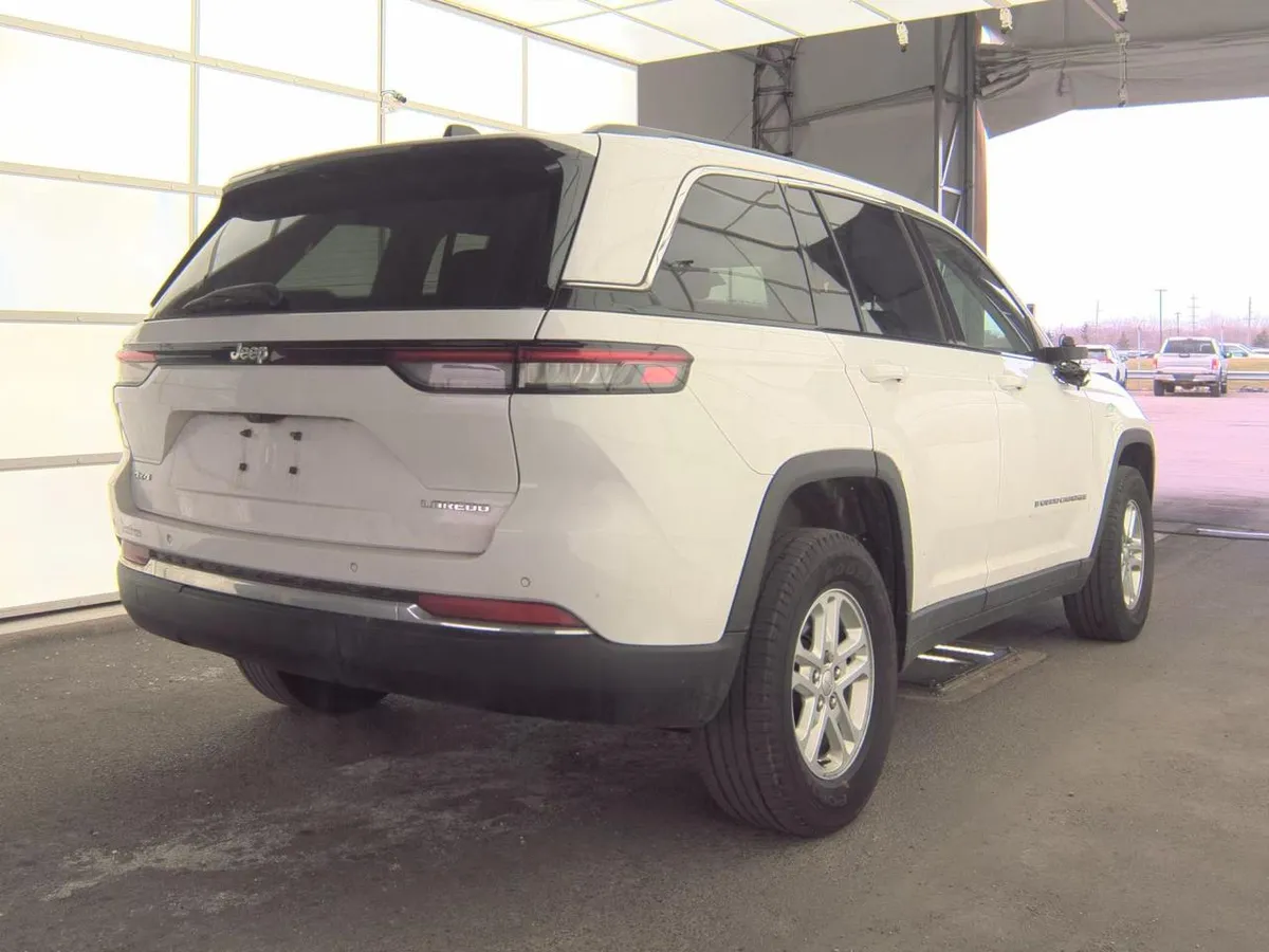 JEEP GRAND CHEROKEE LAREDO 2022