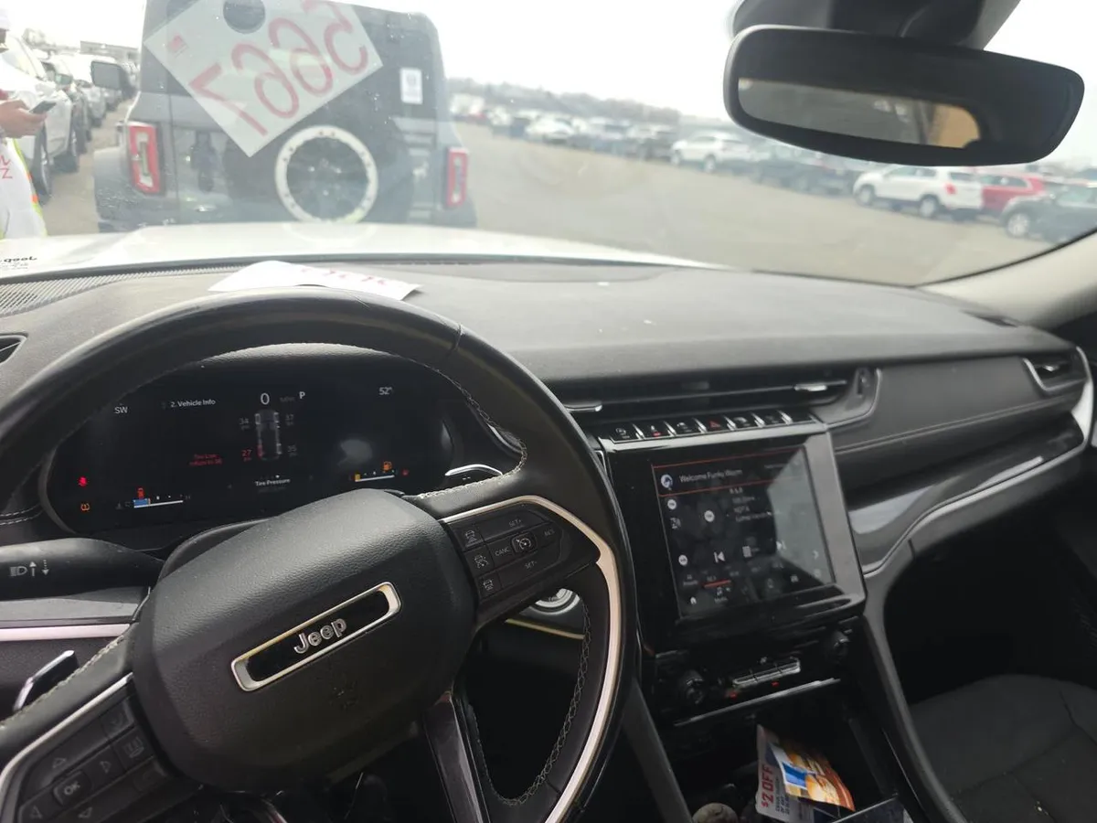 JEEP GRAND CHEROKEE LAREDO 2022