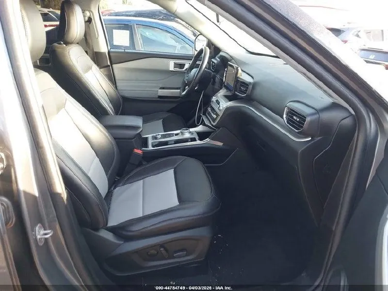FORD EXPLORER XLT 2022
