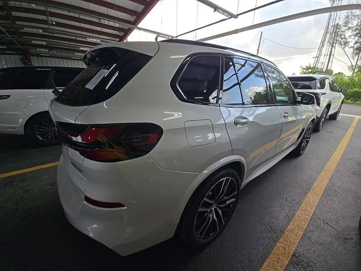 BMW X5 SPORTS ACTIVITY VEHICLE 2024