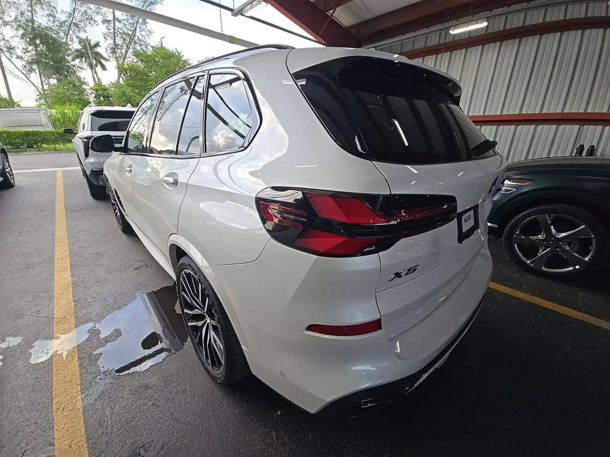 BMW X5 SPORTS ACTIVITY VEHICLE 2024