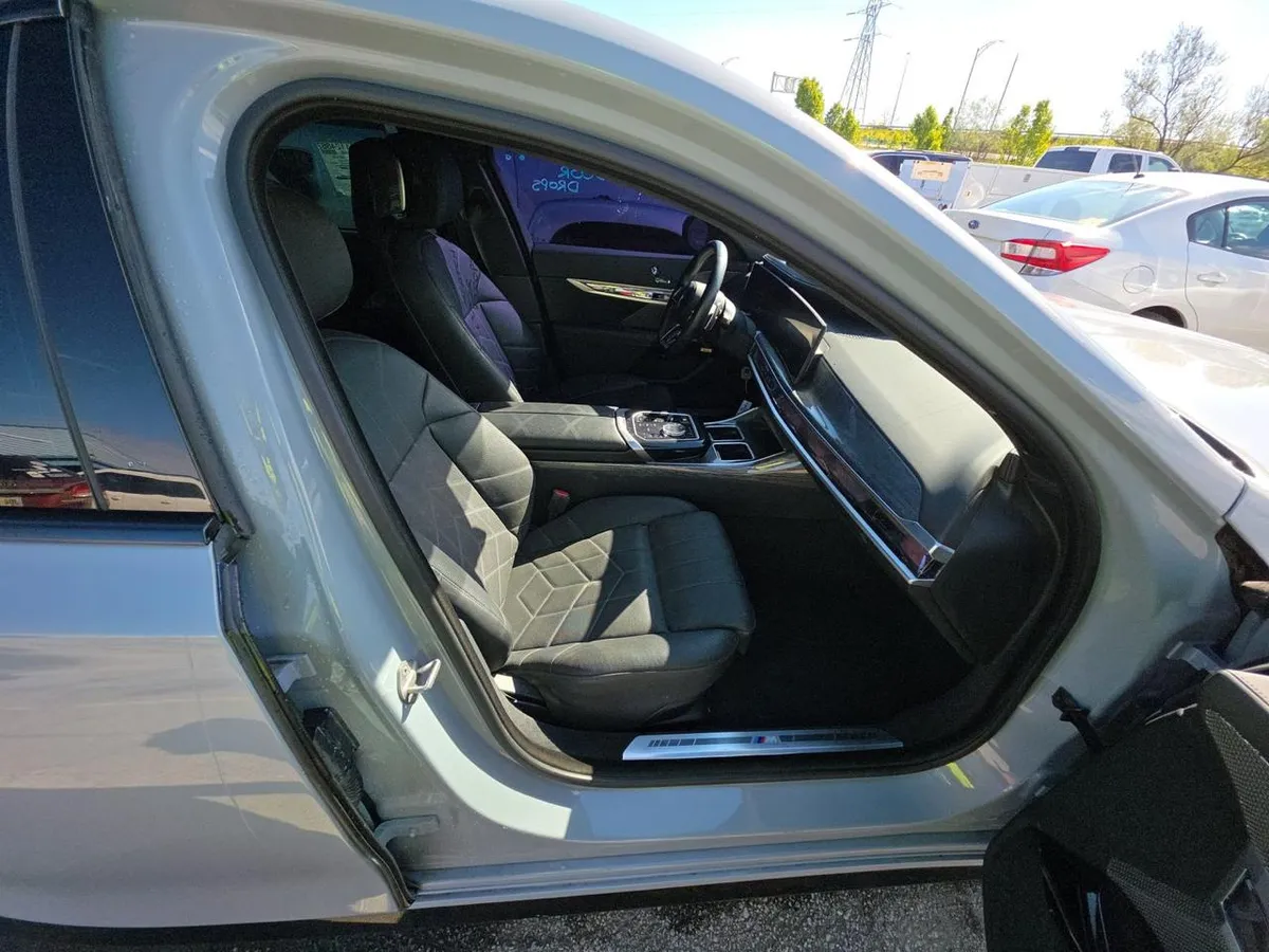 BMW 7 SERIES SEDAN 760I 2023