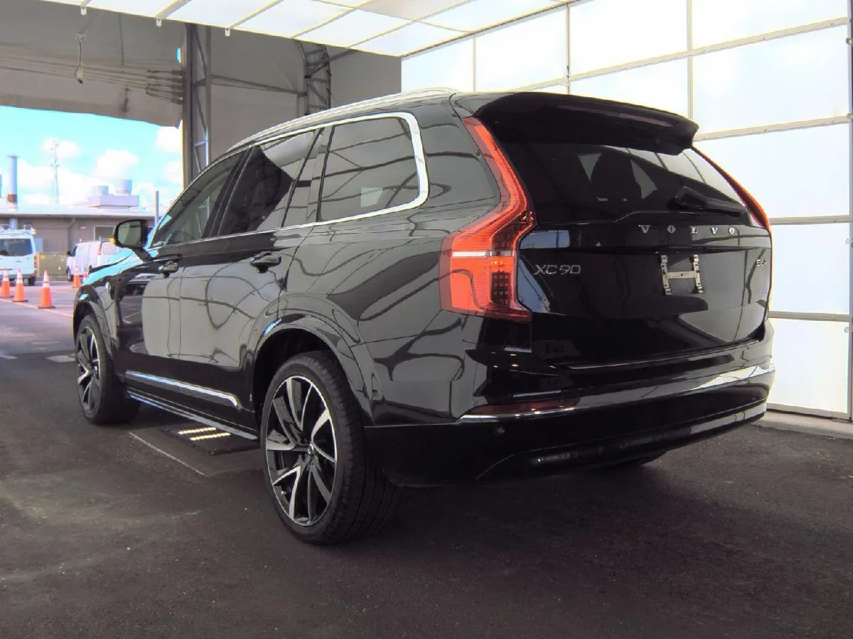 VOLVO XC90 B6 PLUS 7-PASSENGER 2023