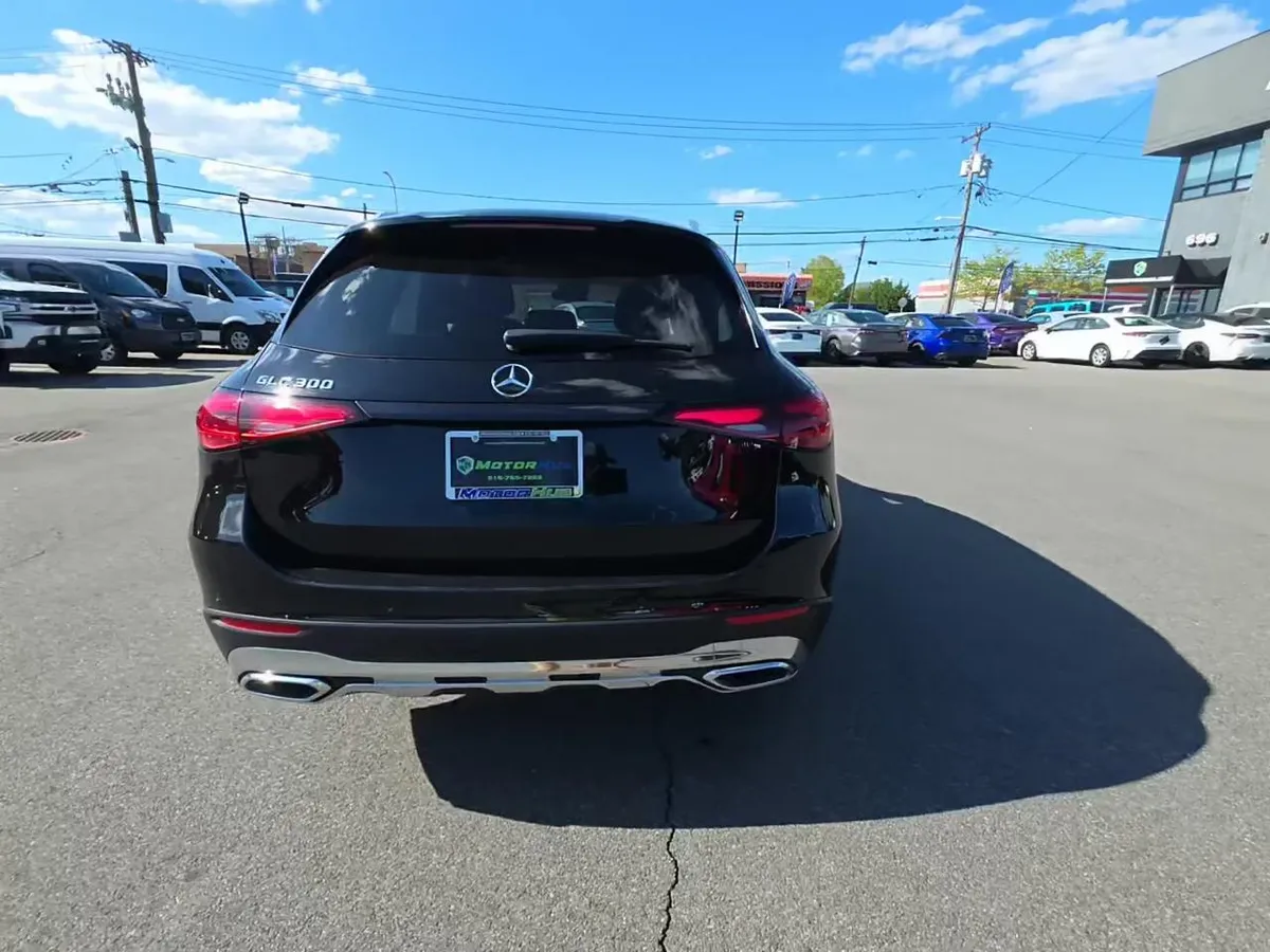 MERCEDES-BENZ GLC 300 2023
