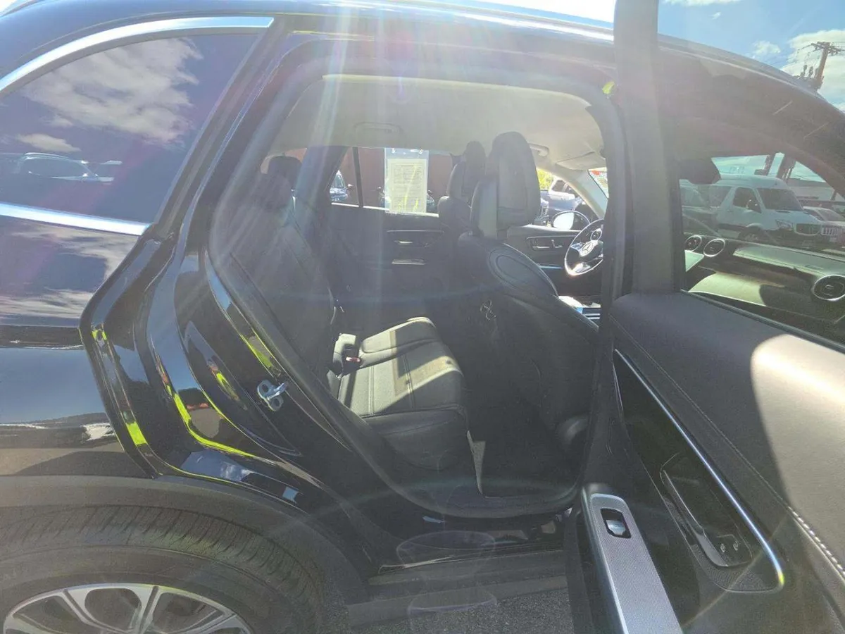MERCEDES-BENZ GLC 300 2023