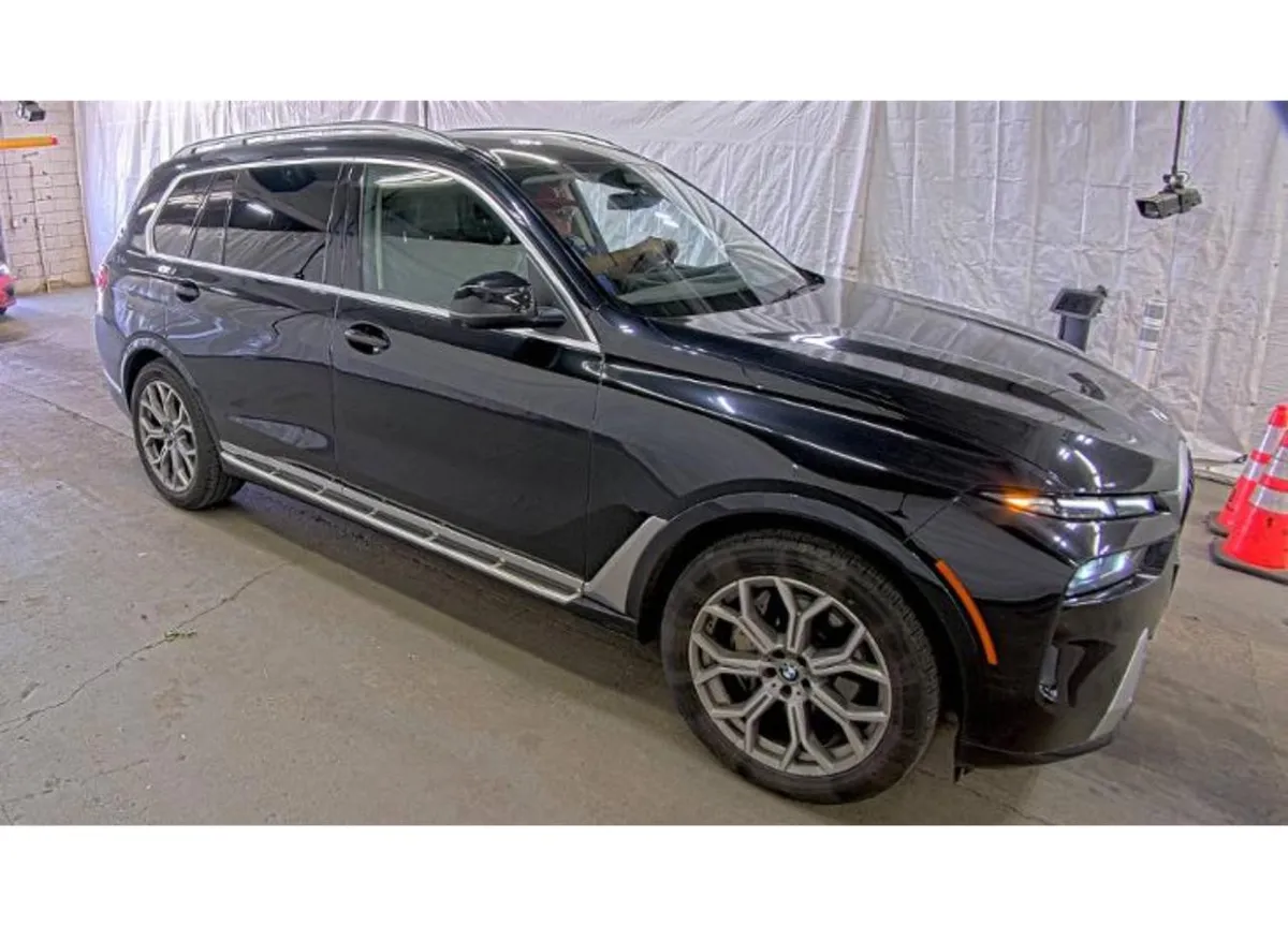 BMW X7 SPORTS ACTIVITY VEHICLE 2023