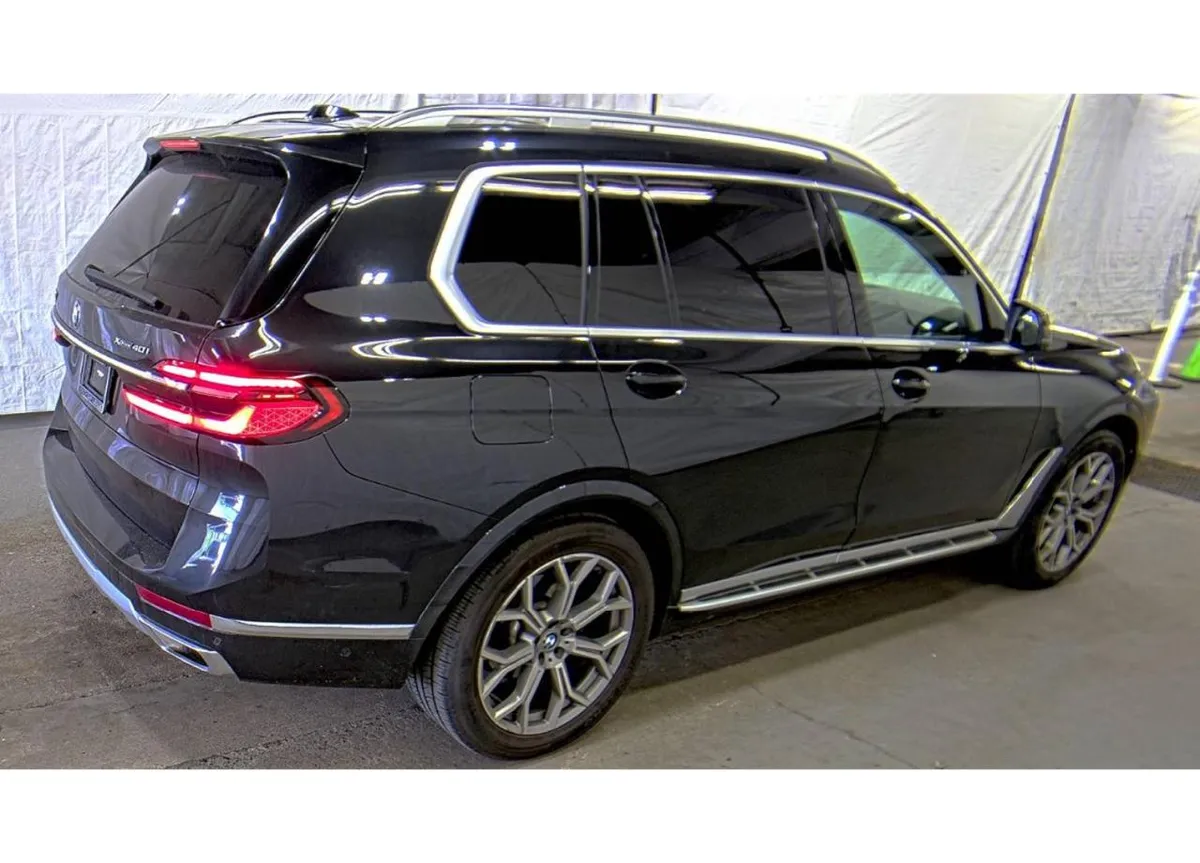 BMW X7 SPORTS ACTIVITY VEHICLE 2023
