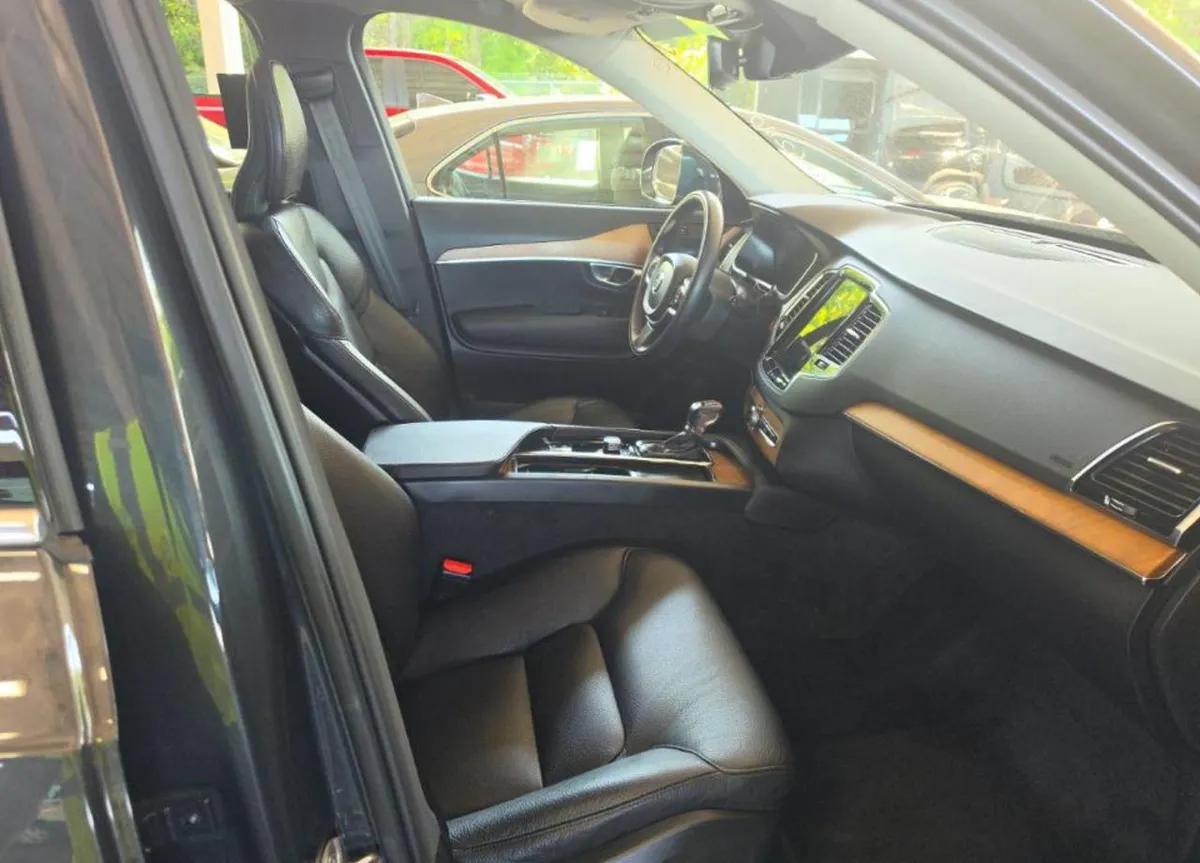 VOLVO XC90 T6 MOMENTUM 7-PASSENGER 2022