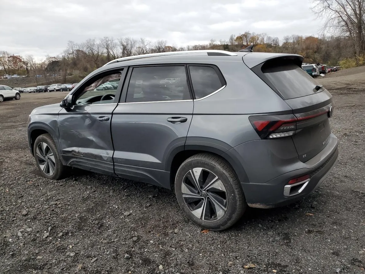 VOLKSWAGEN TAOS SE 2025
