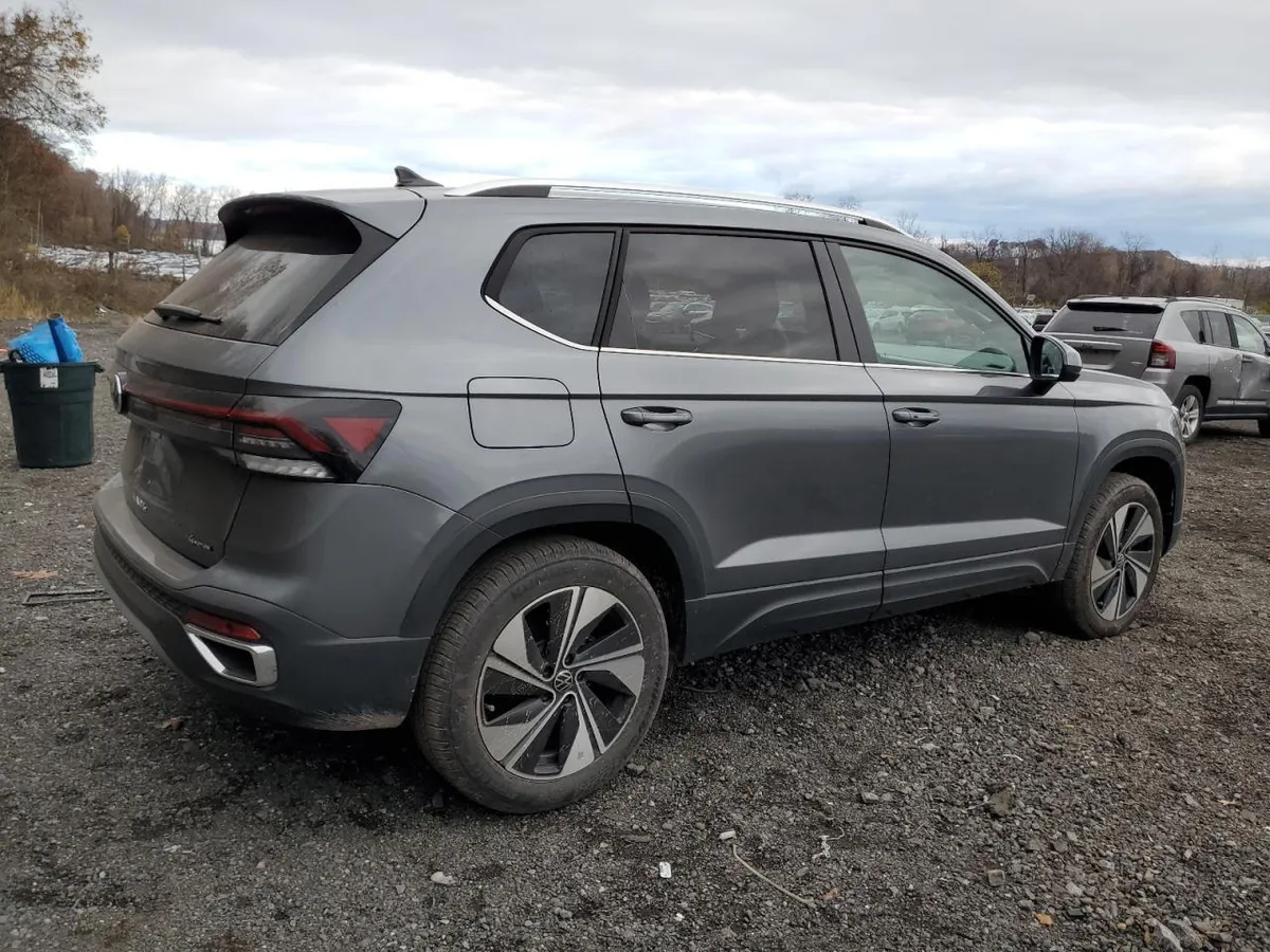 VOLKSWAGEN TAOS SE 2025