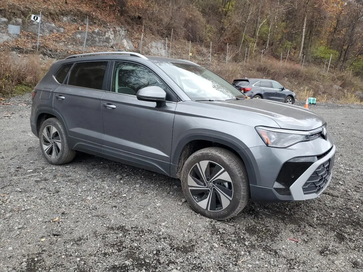 VOLKSWAGEN TAOS SE 2025