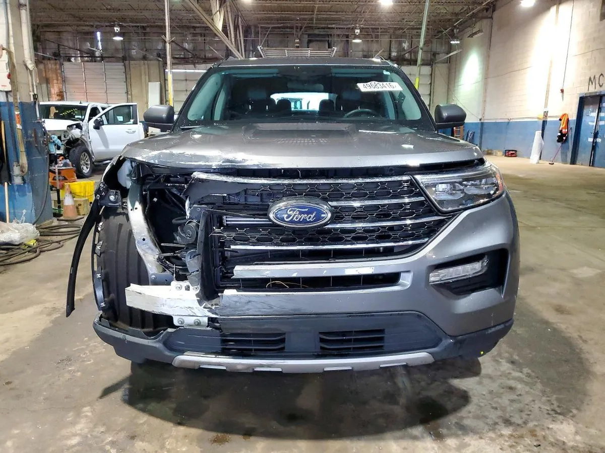 FORD EXPLORER XLT 2023