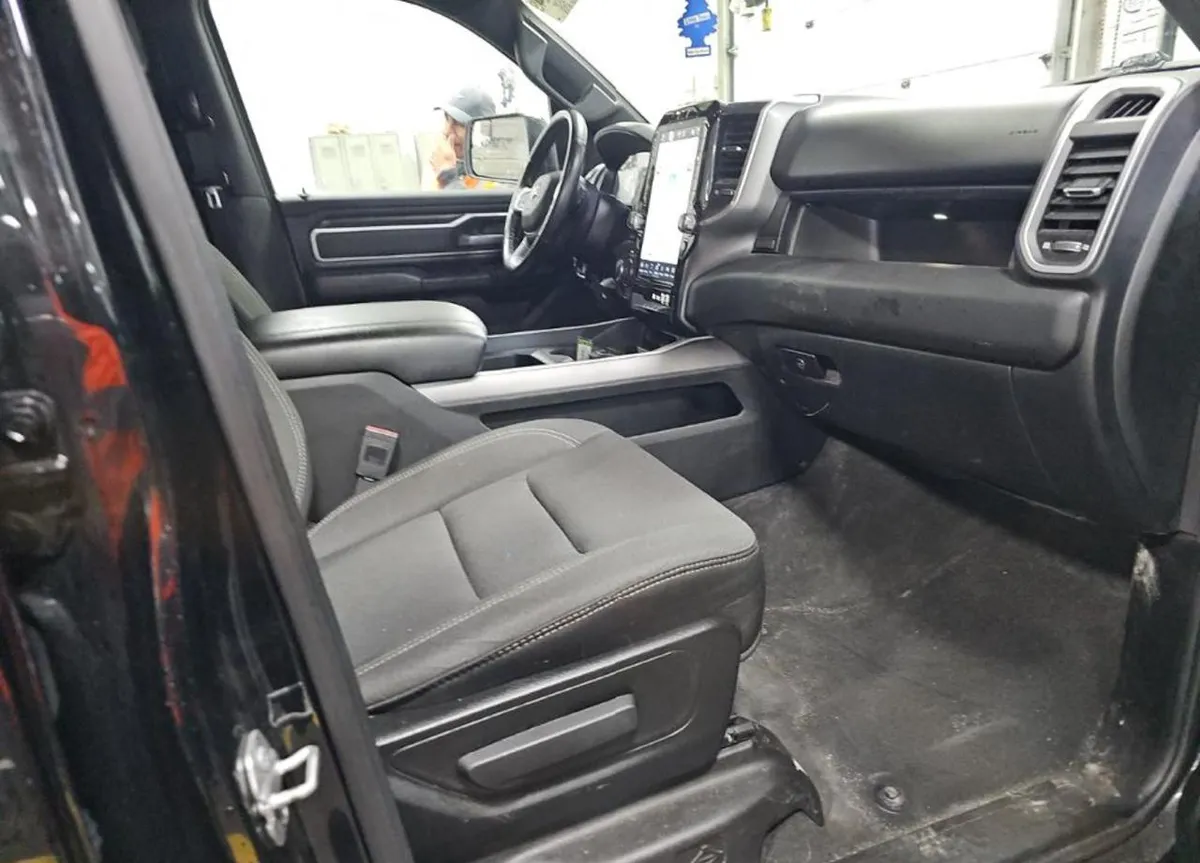 RAM 1500 BIG HORN CREW CAB SHORT BED 2023