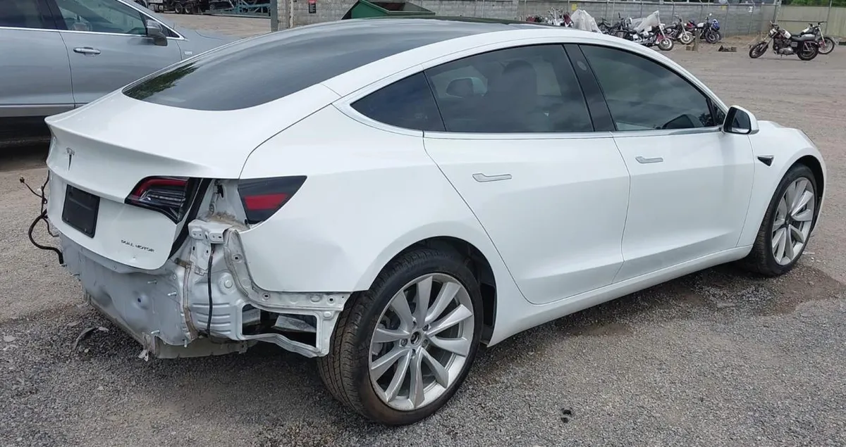 TESLA MODEL 3 БЕЛЫЙ КУЗОВ ПАНОРАМНАЯ КРЫША АВТОПИЛОТ ПРЕМИАЛЬНЫЙ САЛОН ЛИТЫЕ ДИСКИ 2020